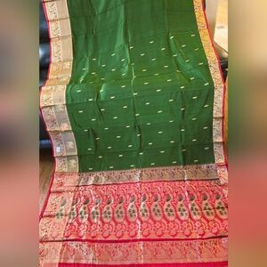 Beautiful Deep Olive Green Pure Handloom Raw Silk Saree & Contrast Red BlousePcs